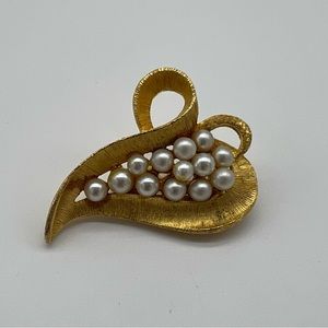 Vintage Leaf and Pearl Brooch